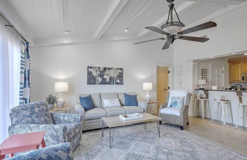 Isle of Palms Villa | Lagoon Villa 22 - Balcony! Close Walk to Beach!