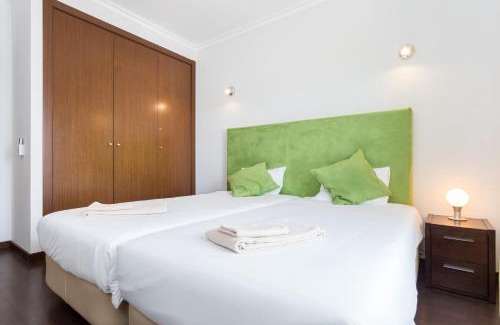 Meia Praia Apartment | Lagos Marina apartment with pool & gym
