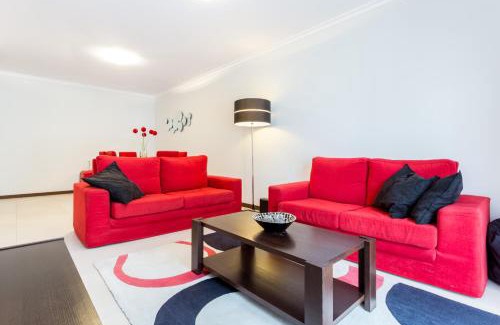 Meia Praia Apartment | Lagos Marina apartment with pool & gym