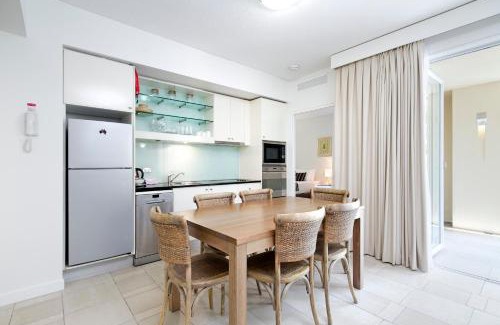 Noosa Heads Apartment | Laguna 117 Poolside, Near Beach