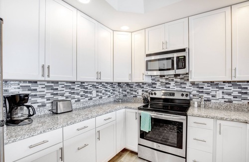Selbyville Condo | Laguna Bay 2nd floor Condo W/Bay views, Community Pier & Shared Pool