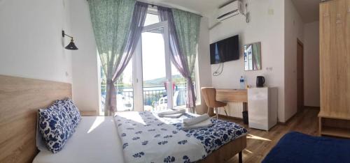 Bazaleti Hotel | Laguna Beach Club Bazaleti Lake