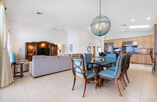 Seven Mile Beach Condo | Laguna Del Mar 24 - 3rd floor luxury condo on 7MB - Call Cayman Villas!