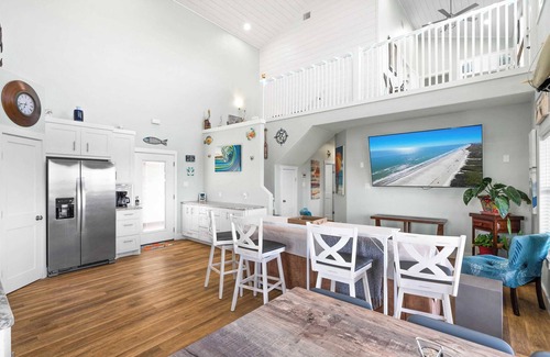 Flour Bluff Cottage | Laguna Sunrise Water Views, Private Pool + Minutes to Padre Island & Beaches