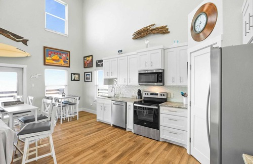 Flour Bluff Cottage | Laguna Sunrise Water Views, Private Pool + Minutes to Padre Island & Beaches