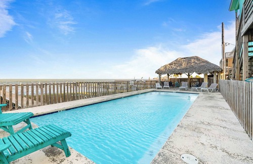 Flour Bluff Cottage | Laguna Sunrise Water Views, Private Pool + Minutes to Padre Island & Beaches