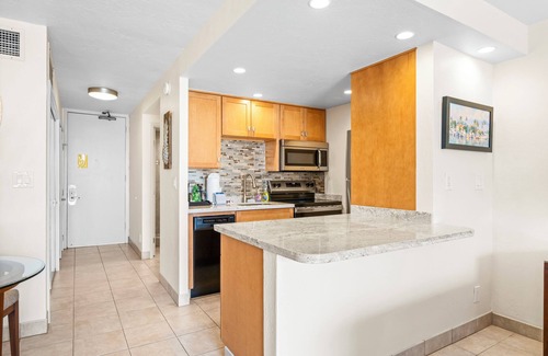 Historic Lahaina Front Street Apartment | Lahaina Shores 520: Studio with West Maui Mountains View