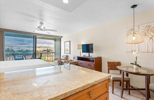 Historic Lahaina Front Street Apartment | Lahaina Shores 520: Studio with West Maui Mountains View