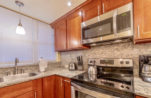 Historic Lahaina Front Street Condo | Lahaina Town 4Br Condos, 3 min walk to Beach, restaurants, Front St & shops!