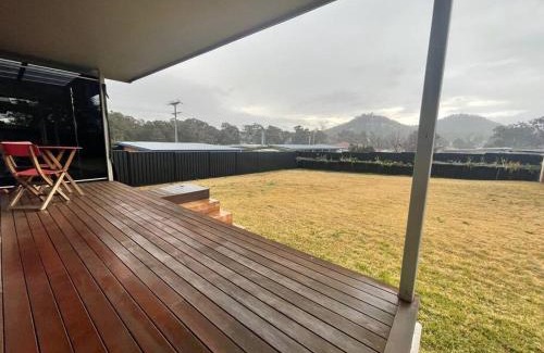 Stanthorpe House | LAHOOL GUEST HOUSE JUST A CREEKSIDE STROLL TO TOWN