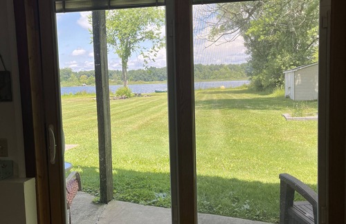 East Leroy House | Laid back good vibes only country lake front minutes to shop,eat, things to do.