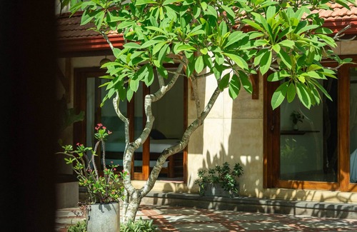 Kathaluwa Villa | Laid back luxury villa with 2 ensuite bedrooms, staff and pool in Midigama.