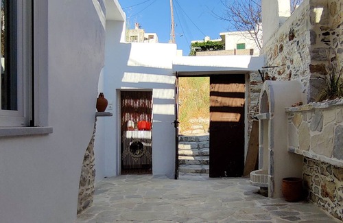 Aperathos House | Laina Traditional Guest House