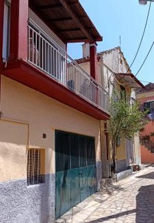 Liapades Apartment | Lais Apartment in the old square of Liapades