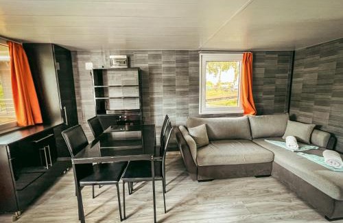 Tiszaorveny Boat Rental | Lakóhajó, úszóház - Tisza-tó