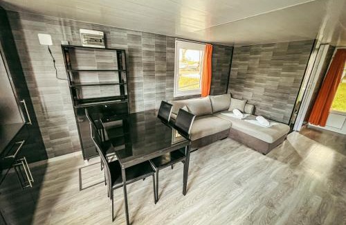Tiszaorveny Boat Rental | Lakóhajó, úszóház - Tisza-tó