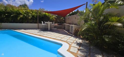 Tamarin Apartment | LAKAZ DEL SOL - Modern and elegant apartments with luxurious garden, pool and barbecue area - Tourism Permit Certified