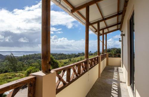 Grande Montagne House | Lakaz Roussette - Large 4BR Villa with King Beds