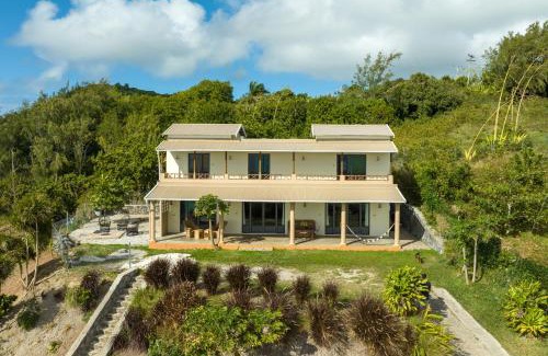 Grande Montagne House | Lakaz Roussette - Large 4BR Villa with King Beds