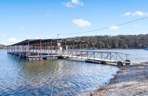 Kimberling City House | Lake Access Condo-Free Daily Tickets-Peaceful Views-Expansive