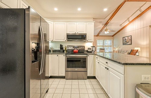 Bumpass House | Lake Access Cottage-1 Min Walk to Lake | Kayaks | Game Room | Kid Friendly