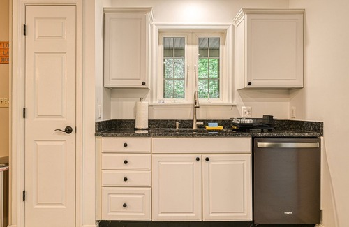 Bumpass House | Lake Access Cottage-1 Min Walk to Lake | Kayaks | Game Room | Kid Friendly