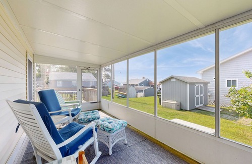 Malletts Bay House | Lake access house w/water views, kayaks, gas grill, deck, sunroom, telescope