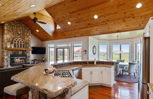 Waterfront Greens House | Lake Access, sled hill, fire pit, hot tub, FREE par-3 golf, pickleball/tennis