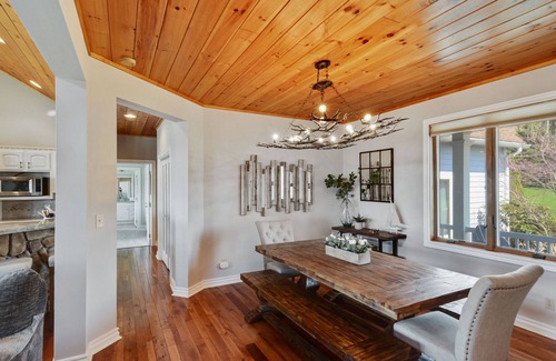 Waterfront Greens House | Lake Access, sled hill, fire pit, hot tub, FREE par-3 golf, pickleball/tennis