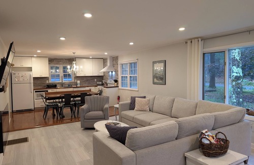 Oakland House | Lake access with a Boat slip