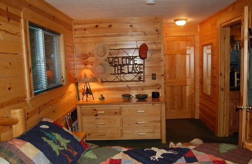 Peninsula Village Cabin | Lake Almanor Pet Friendly 2BD /2BA Beautiful Lakefront Cabin