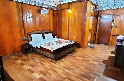 Kanooja Hotel | Lake Alpi resort Kumbhalgarh