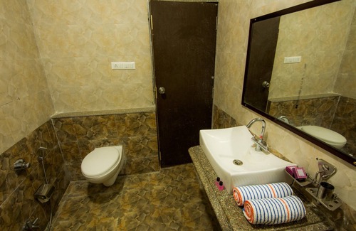 Kanooja Hotel | Lake Alpi resort Kumbhalgarh