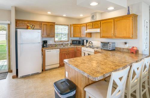 Harbor Beach House | Lake and Lighthouse Views Inviting Port Hope Home!