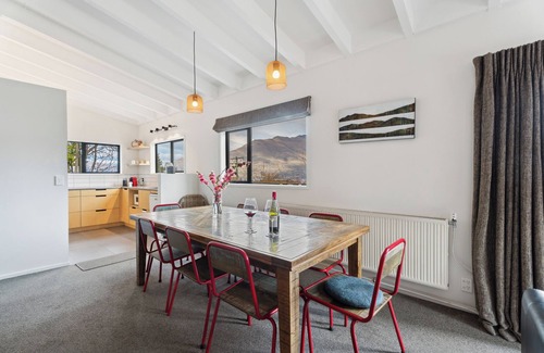 Queenstown City Centre Cottage | Lake and Mountain Views - Central Queenstown