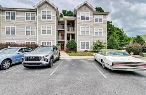 Westover Apartment | Lake and Pool Access, Home Gym Fayetteville Condo!