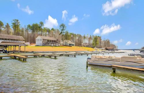 Bumpass House | Lake Anna Lakeside Luxury 6BR w Game Room, Cinema, Hot tub and Grill