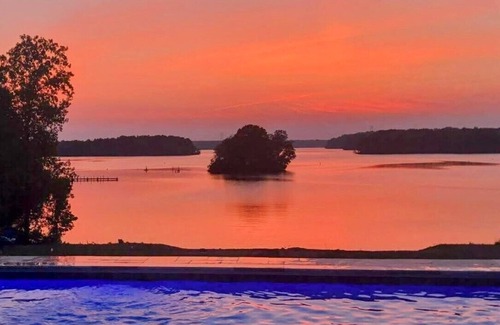 Bumpass House | Lake Anna Luxury Lakefront, Beach, Pool & Hot Tub