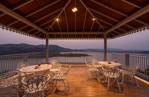 Igatpuri Villa | Lake Arches by StayVista - Lakeside villa with Infinity pool, Gazebo & Modern Greek interiors