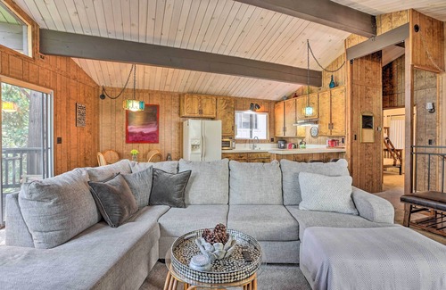 Arrowhead Villas Cabin | Lake Arrowhead Cabin w/Mid-Century Charm!