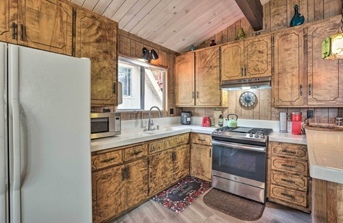 Arrowhead Villas Cabin | Lake Arrowhead Cabin w/Mid-Century Charm!