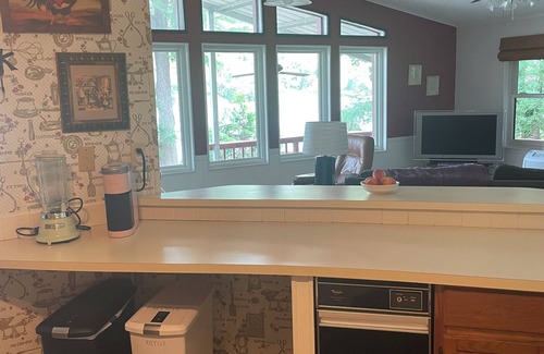 Austin Cottage | Lake Austin waterfront retreat sleeps 6!