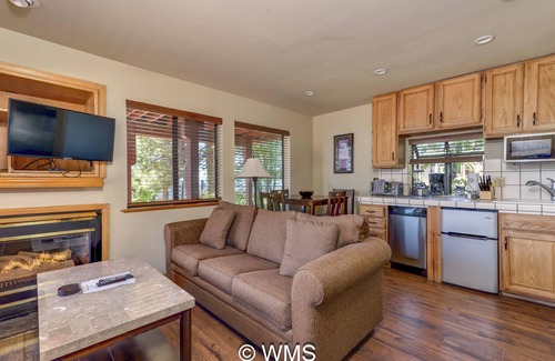 Tahoe Vista Apartment | Lake/Beach Front Resort - Pool, Hot Tub, BBQ+ U01