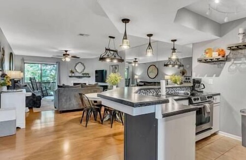 Table Rock Condo | Lake Bluff Retreat - 1st floor condo, pool, fitness center, sport courts, golf