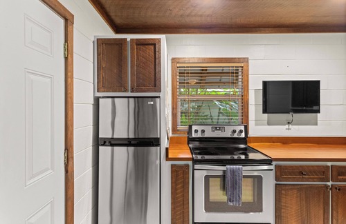 Hernando Cottage | Lake Breeze Cottage 2