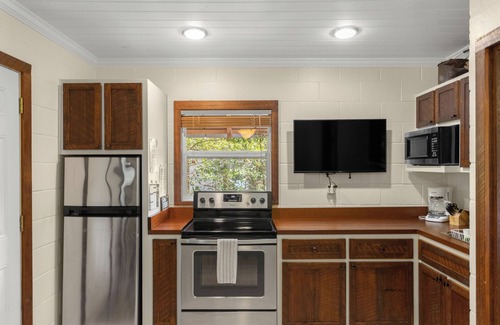 Hernando Cottage | Lake Breeze Cottage 3