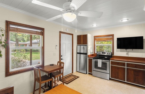 Hernando Cottage | Lake Breeze Cottage 3