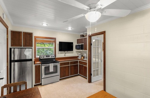 Hernando Cottage | Lake Breeze Cottage 3