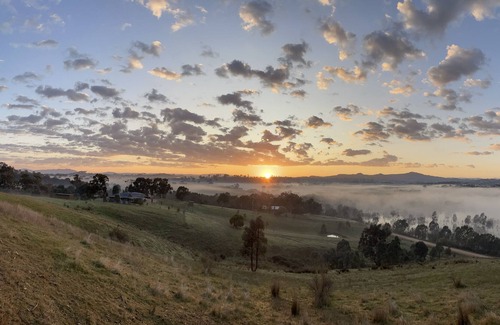 Mansfield House | Lake Breeze - Lake Eildon views, close to snow fields