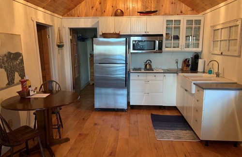 Rosedale Cottage | Lake Breeze Sweet for Two
